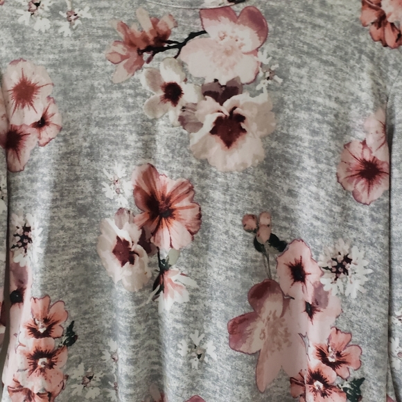 Floral top - Picture 2 of 4